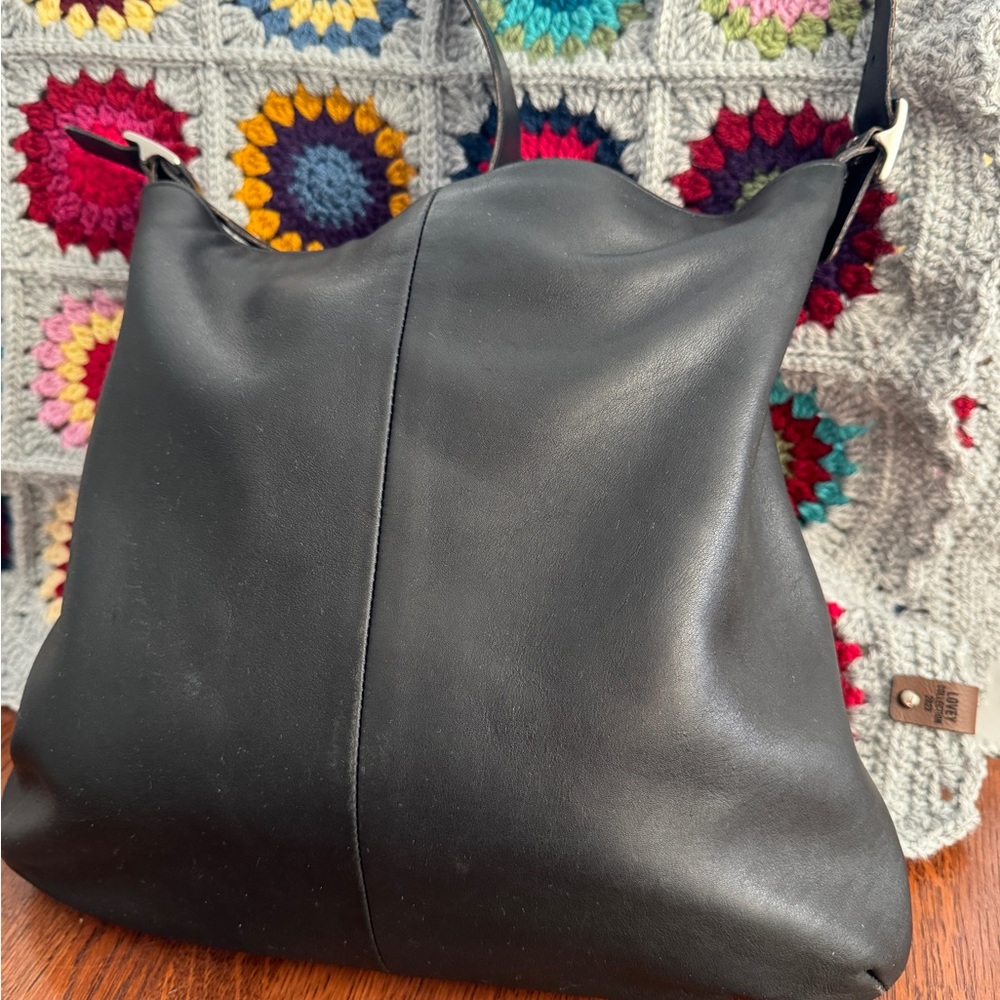 COACH #9406 Slim Black Leather Shoulder Bag.  Vintage 2001.